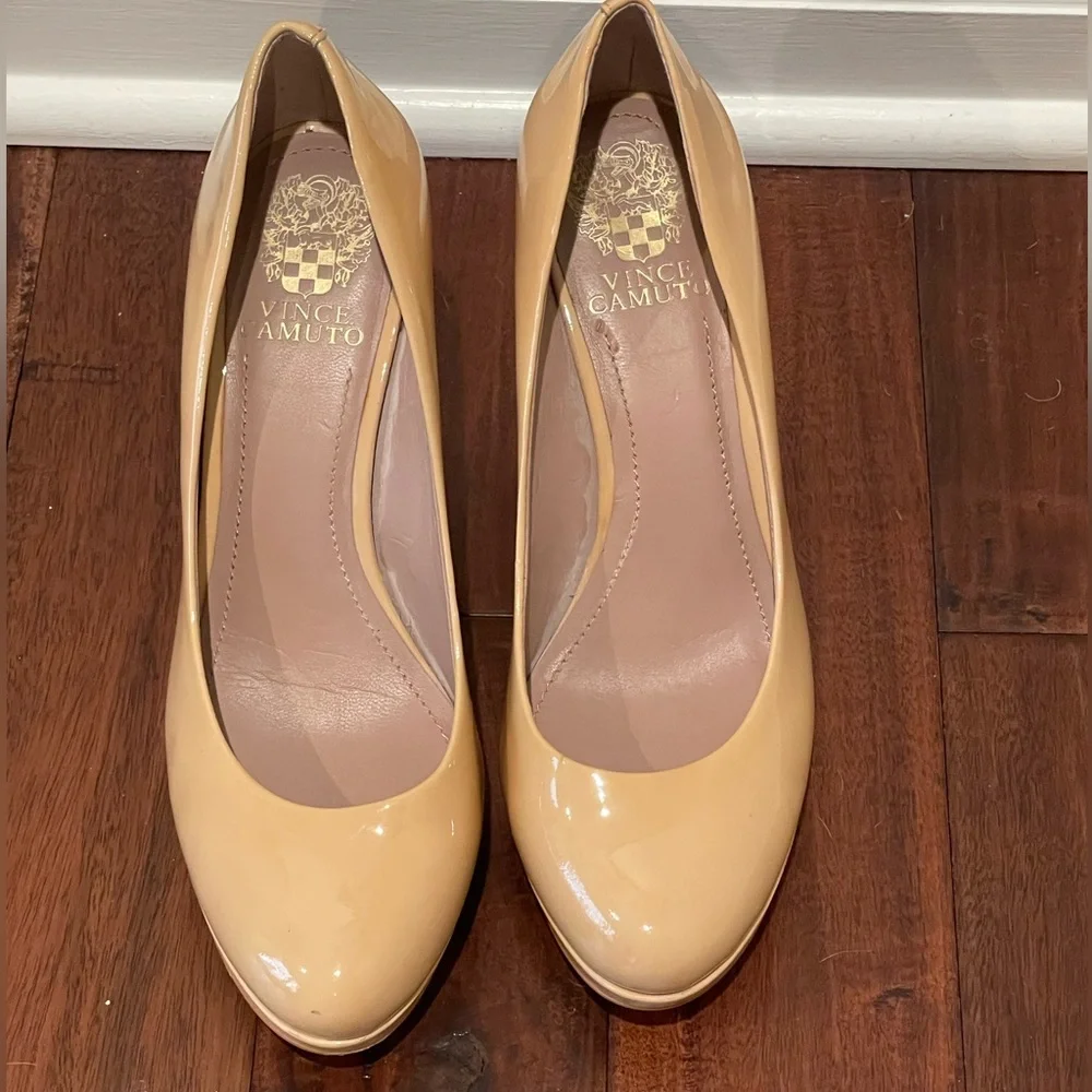 Vince Camuto Patent Leather Nude Pumps - 7.5 - Picture 2 of 6